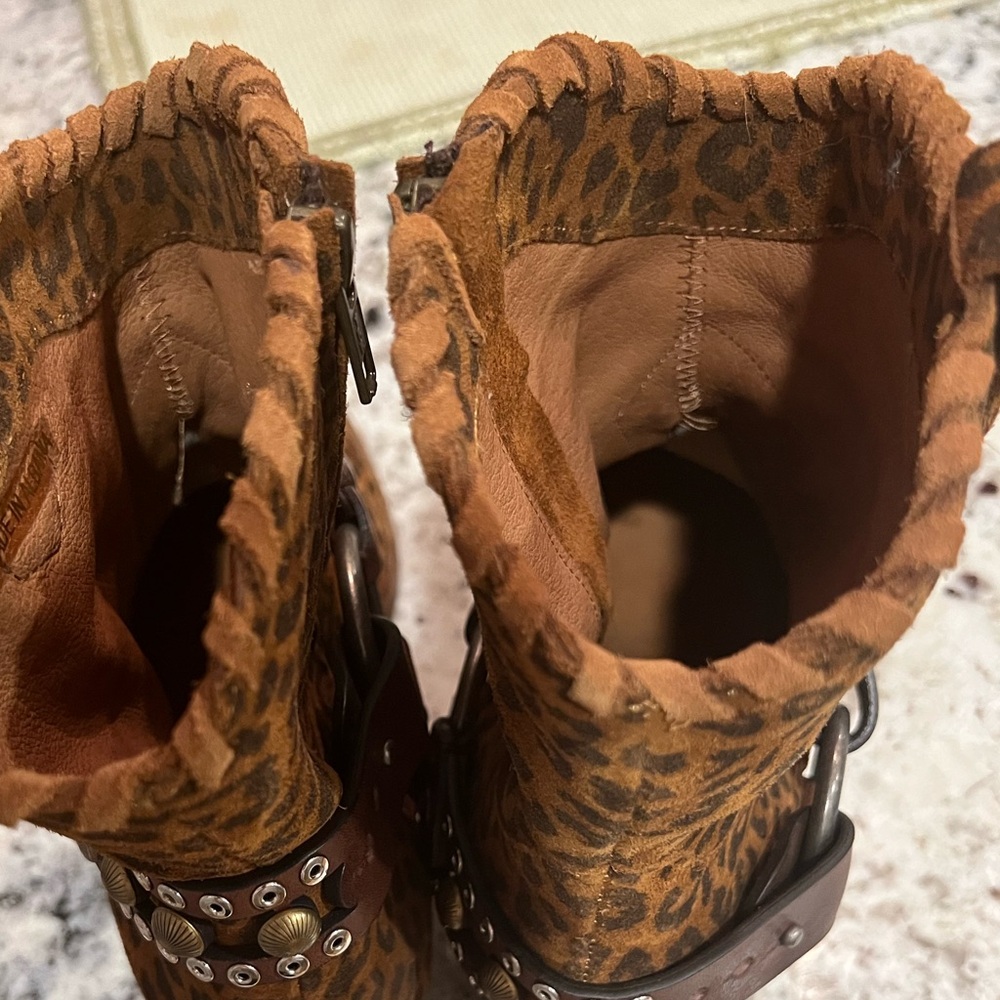 Sundance Whipstitch Boot in leopard.  Sz. 41 - Picture 3 of 9